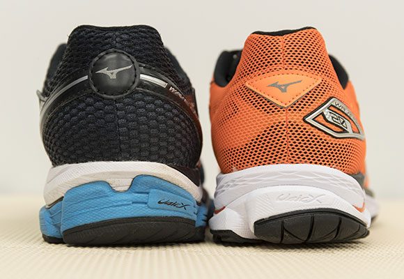 POINT2:後ろから見たときのミッドソールの厚さ。ソールからアッパーまでの厚みがあるものほど初心者に向いている。