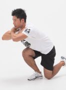 片膝を床につき、 片足で立派に立ち上がれるか? 片膝を床につき、 片足で立派に立ち上がれるか?