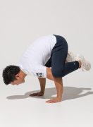 昔懐かしいカエル倒立をして、10秒間ビシッと静止できるか? 昔懐かしいカエル倒立をして、10秒間ビシッと静止できるか?
