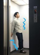 壁を利用して肩と腕を鍛える。 壁を利用して肩と腕を鍛える。