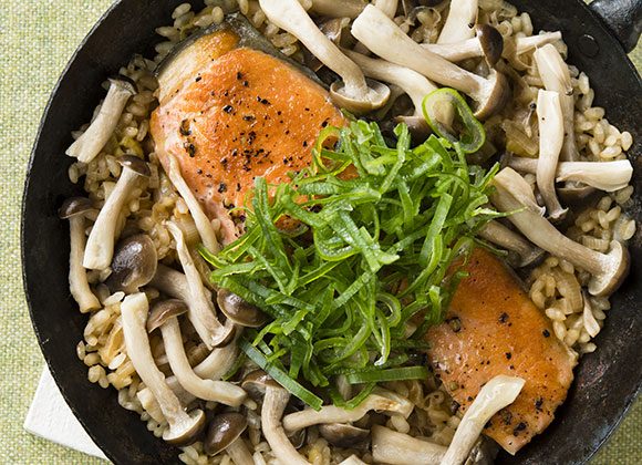 1人用フライパンで作る鮭の炊き込みご飯