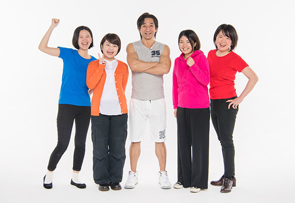 大嶋千尋さん、西山春希さん、トレーナーの坂詰真二さん、黒澤祐美さん、門上奈央さん