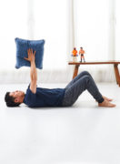 寝っころがりながら、胸筋のトレーニング。 寝っころがりながら、胸筋のトレーニング。