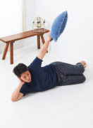 寝っころがりながら、肩のトレーニング。 寝っころがりながら、肩のトレーニング。